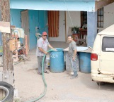 Apoyan con pipas de agua a residentes de los Cavazos