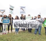 Protestan ante CBP en rechazo al muro