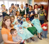 Llevan alegría a niños enfermos de clínica 15 del IMSS