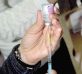 ‘Peregrinan’ por vacunas para bebés