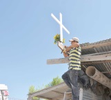 La Santa Cruz representa para albañiles un año de bendiciones