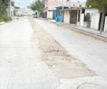 Urgen rehabilitar calle en la colonia Marte R. Gómez