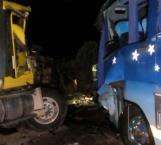 Choca tráiler contra autobús en Veracruz; hay 15 heridos y un muerto