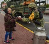 Militares regalan café en Reynosa