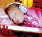 Luz, televisores y tablets no permiten descansar a menores