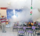 Fumigan escuelas para proteger a alumnos de varias enfermedades