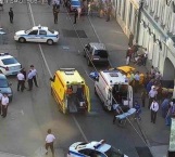 Taxi embiste a turistas en Moscú