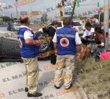 Mujer lesionada en accidente en carretera a Monterrey