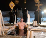Presidente de Rusia, Vladimir Putin celebra la Epifanía