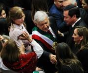 López Obrador recibe muestras de alegría en Palacio Nacional
