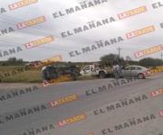Choque y volcadura en carretera a Monterrey; hay 5 heridos