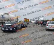 Vuelca pipa cargada con aceite virgen en carretera a Monterrey
