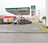 Hombres armados asaltan gasolinera