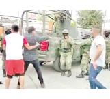 Militares disparan a camioneta y matan a 5 jóvenes en NLD