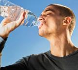 ¿Que cantidad de agua hay que beber al día?
