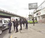 Atacan a balazos a mando de policía de Monterrey