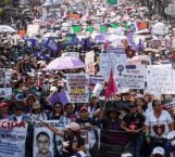 Asisten 80 mil a marcha por Día de la Mujer