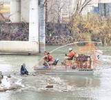 Rescatan a mujer y a su hijo que intentaban cruzar el río Bravo