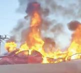 Consume fuego dos autos tras choque