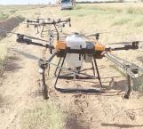 Imparten taller para la fumigación con drones