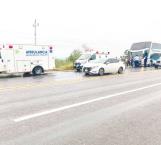 Choca tráiler contra autobús: 2 heridos