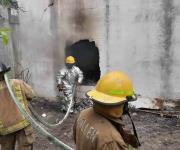 Arrasa incendio con mercancías de bodega en villa de Nuevo Progreso